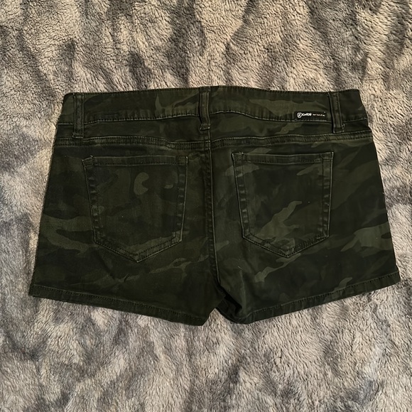 Camouflage Shorts - Picture 2 of 3